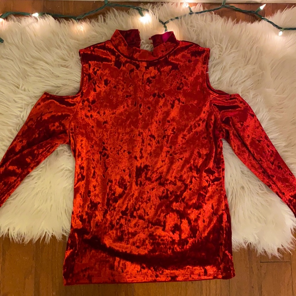 Velvet, red cold shoulder long sleeve top. Cute for Christmas parties❤️